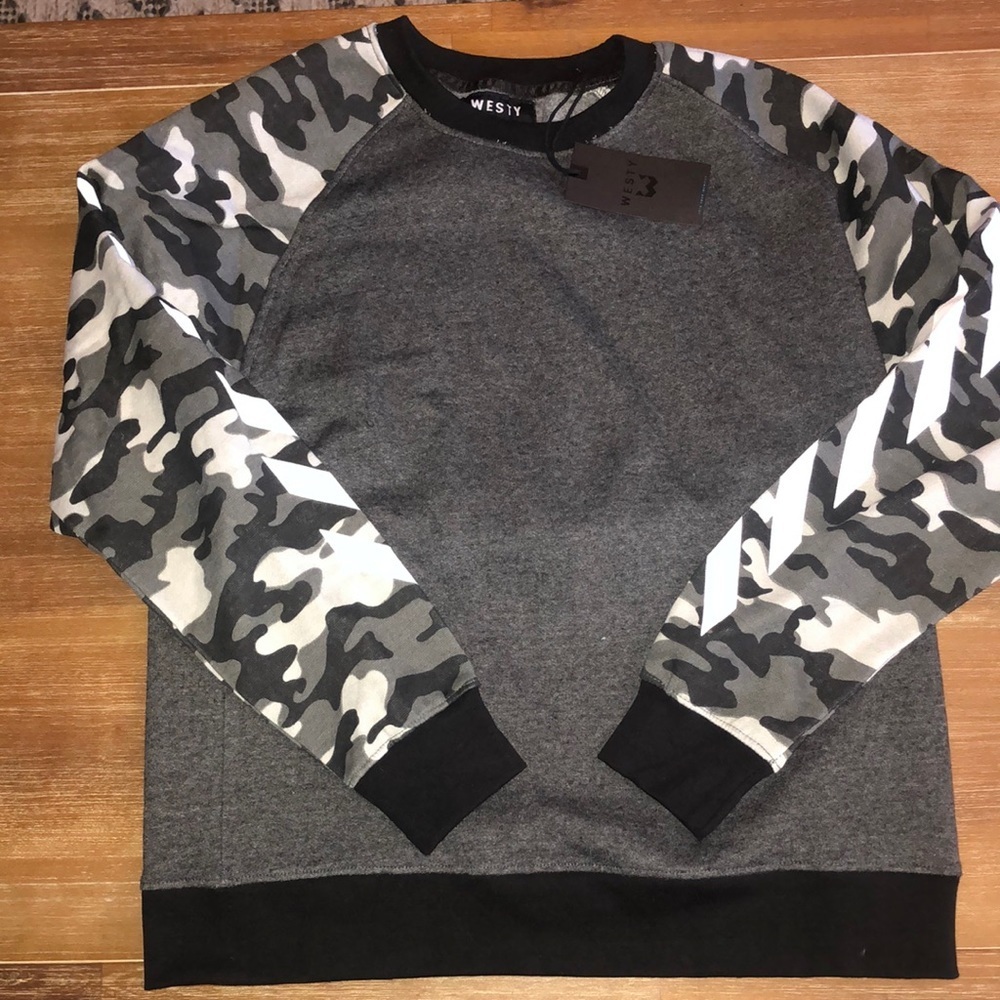 WESTY Camo crewneck. M. NWT